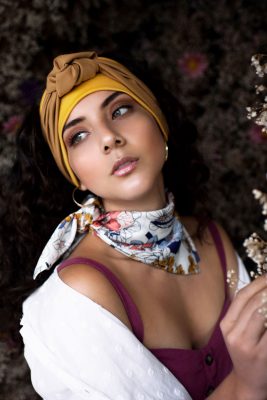 16.SCARF-HOONEY-BEE